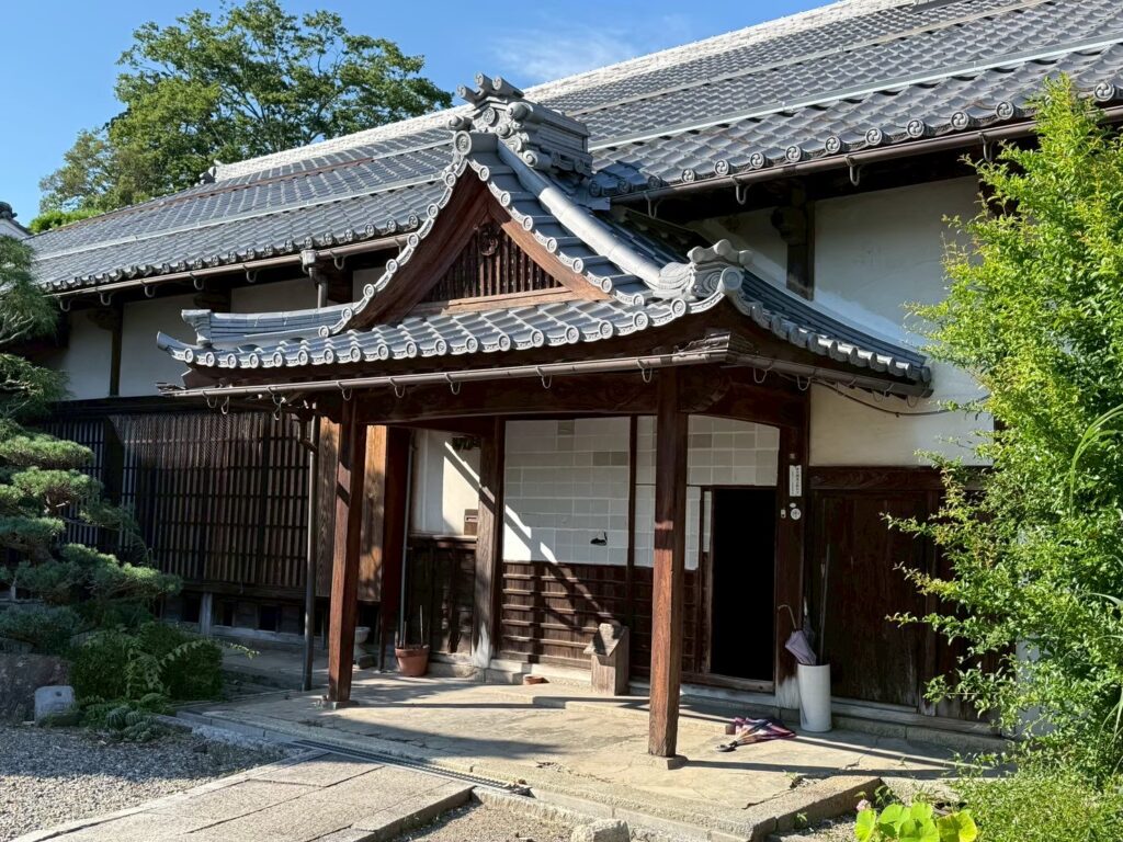 唯念寺　書院玄関屋、屋根工事